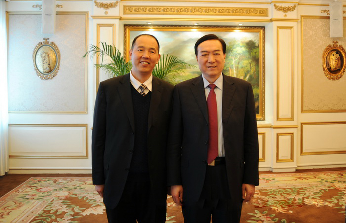 原新疆維吾爾族自治區黨委書記陳全國和張全收董事長合影