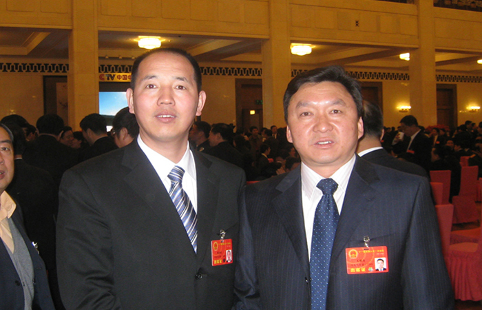 原河南省委第十二屆人大常委會副主任王寶存和張全收董事長合影
